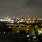 Mj Service Apartment - With Skyline View Close To Tube Station - London